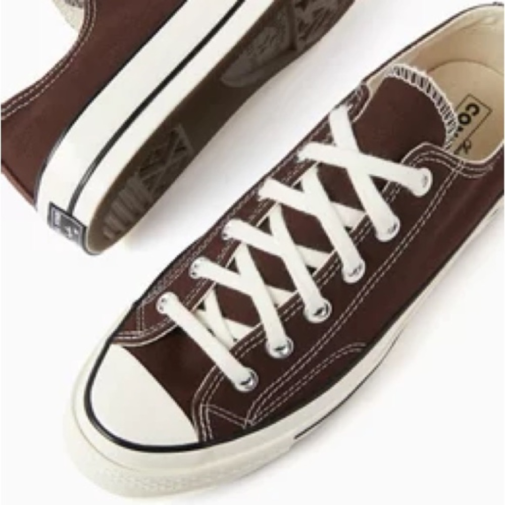 Sold 
🧸 converse low top canvas